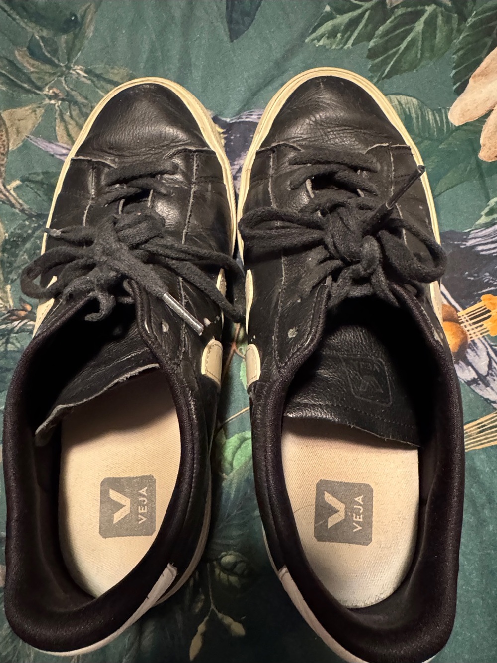 Veja women’s 41 Black Leather Sneakers with White Accents - Picture 3 of 7